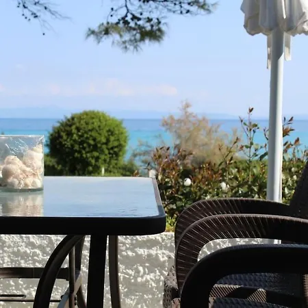 Villa Mare Azul, Seafront 6 Bedrooms, 6 Bathrooms Hanioti