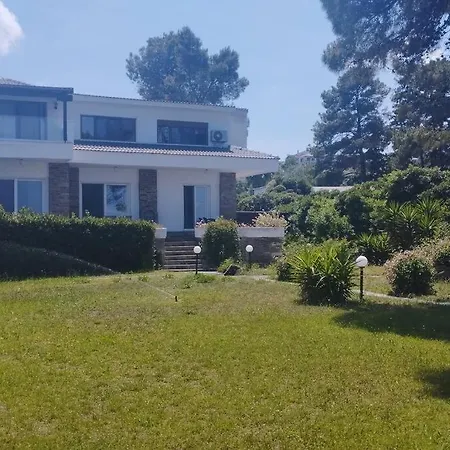 Villa Mare Azul, Seafront 6 Bedrooms, 6 Bathrooms Hanioti