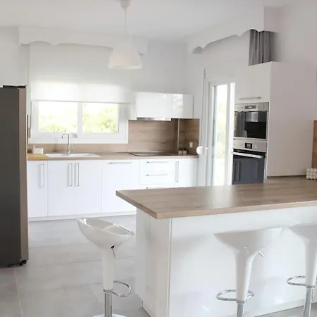 Mare Azul, Seafront 6 Bedrooms, 6 Bathrooms Villa Hanioti