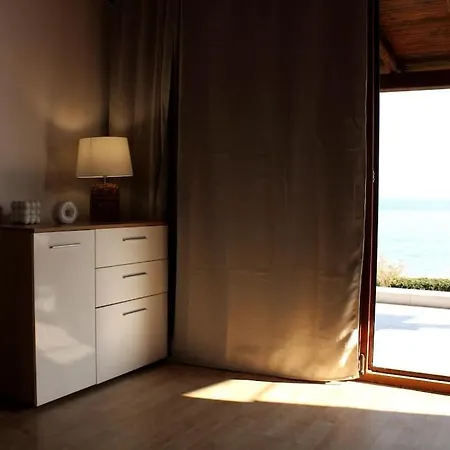 Mare Azul, Seafront 6 Bedrooms, 6 Bathrooms Hanioti