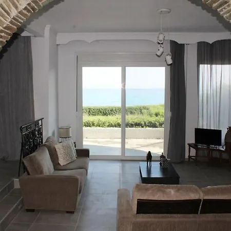 Mare Azul, Seafront 6 Bedrooms, 6 Bathrooms Hanioti