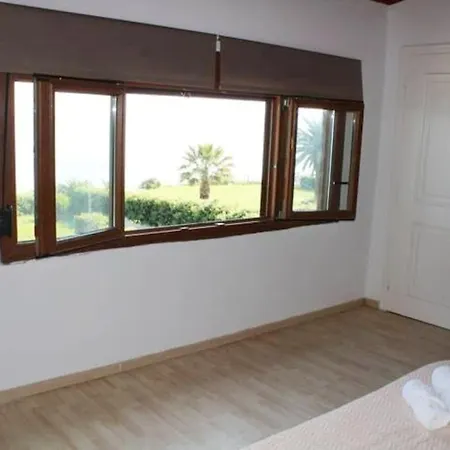 Mare Azul, Seafront 6 Bedrooms, 6 Bathrooms Villa Hanioti