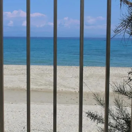 Mare Azul, Seafront 6 Bedrooms, 6 Bathrooms Villa Hanioti