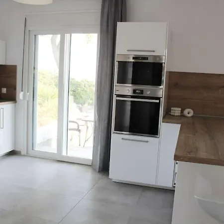 Mare Azul, Seafront 6 Bedrooms, 6 Bathrooms Villa Chaniotis