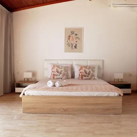 Mare Azul, Seafront 6 Bedrooms, 6 Bathrooms *